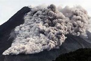 Indonesia sơ tán hơn 2.000 người do núi lửa phun trào