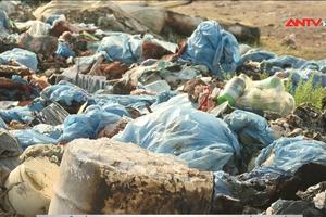 Xử lý đổ rác độc hại ra đường tại huyện Đức Hòa