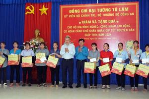 Bộ trưởng Tô Lâm thăm, tặng quà người lao động và hộ nghèo tỉnh Tây Ninh