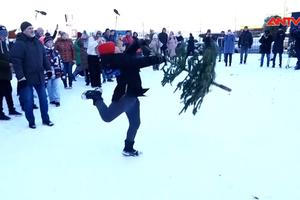 Cuộc thi ném cây thông Noel ở Nga