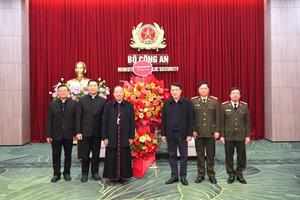 Tổng Giám mục Tổng Giáo phận Hà Nội thăm, chúc mừng Bộ Công an