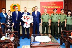 Đoàn đại biểu Bộ Nội vụ và Tổng lãnh sự quán Nga thăm, làm việc với Công an Khánh Hòa