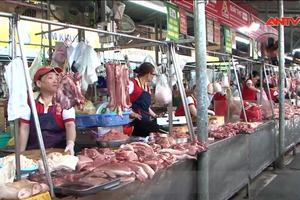 Cận Tết, giá thịt lợn trong siêu thị rẻ hơn ở chợ