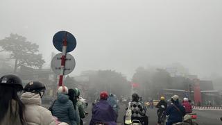 Sáng nay, Hà Nội chìm trong sương mù dày đặc