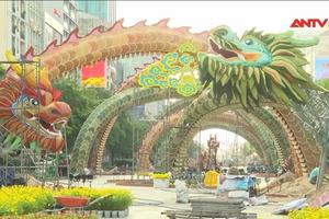 Linh vật rồng dài kỷ lục trên đường hoa Nguyễn Huệ 