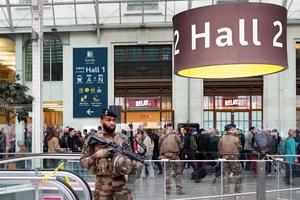 Tấn công bằng dao tại nhà ga xe lửa ở Thủ đô Paris của Pháp