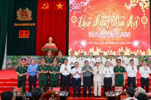 Thủ tướng Phạm Minh Chính thăm, chúc Tết lực lượng vũ trang TP. Cần Thơ