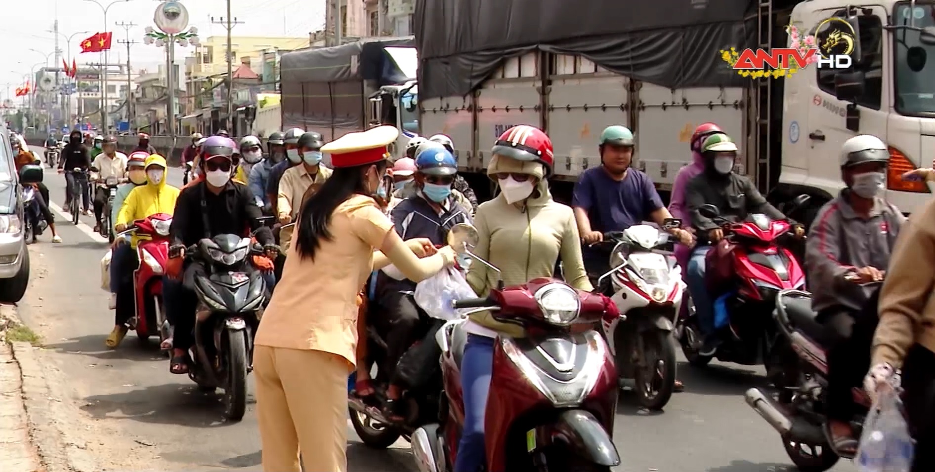 Ấm áp hành trình về quê đón Tết