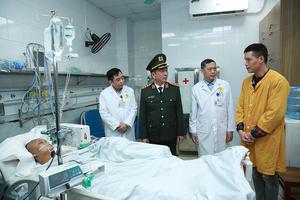 Thứ trưởng Trần Quốc Tỏ kiểm tra công tác ứng trực tại Bệnh viện 198, Công an phường Nhân Chính
