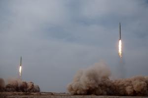 Iran phóng thành công tên lửa đạn đạo tầm xa từ tàu tuần dương