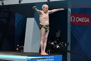 Vận động viên 100 tuổi tham gia Giải vô địch thể thao dưới nước 