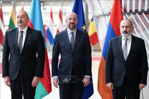 Armenia và Azerbaijan cam kết giải quyết bất đồng bằng các biện pháp hòa bình 