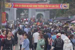 Hàng ngàn người dân đổ về tham dự hội Lim năm 2024