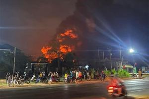 Cháy lớn thiêu rụi nhà xưởng công ty sản xuất bao bì 