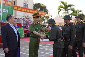 Thứ trưởng Nguyễn Duy Ngọc dự lễ giao nhận quân tại Gia Lai