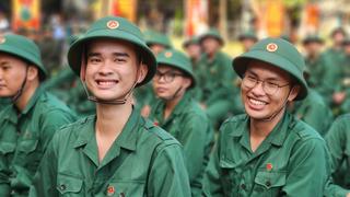 Các tân binh hăng hái lên đường nhập ngũ