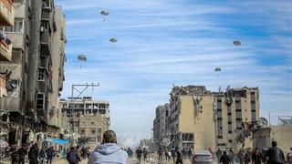 Mỹ thả lô hàng viện trợ đầu tiên xuống Dải Gaza