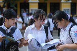 Áp lực lớn cho tuyển sinh lớp 10 ở Hà Nội