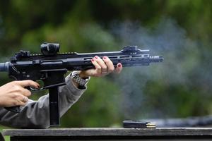 Quốc hội Séc thông qua luật siết chặt việc sở hữu súng đạn