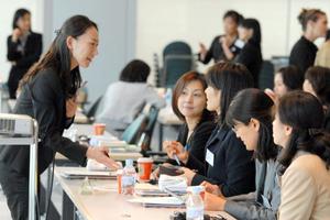 Nhật Bản thúc đẩy trao quyền cho phụ nữ trong doanh nghiệp