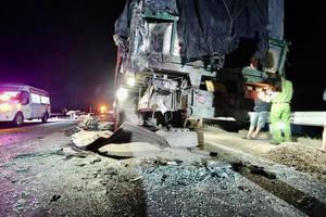 Vụ tai nạn trên cao tốc Cam Lộ - La Sơn: Xe tải dừng thay lốp không đặt cảnh báo