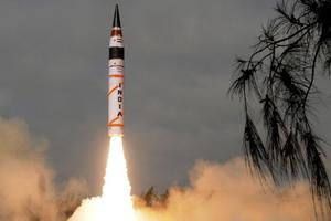 Ấn Độ lần đầu phóng thử tên lửa mang nhiều đầu đạn 