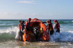 Khi phụ nữ làm nghề cứu hộ bờ biển