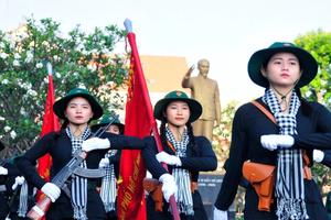 Khối nữ du kích miền Nam xuất quân huấn luyện diễu binh kỷ niệm Chiến thắng Điện Biên Phủ