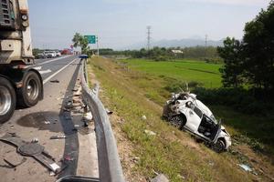 Tai nạn giao thông trên cao tốc: Do cơ sở hạ tầng hay ý thức tài xế?