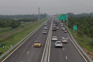 Cần sớm khắc phục bất cập về hạ tầng trên các tuyến cao tốc