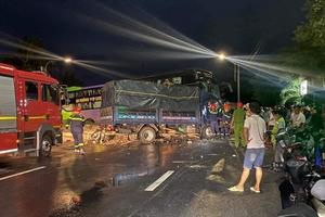 Va chạm xe khách và xe tải ở Phú Yên, 8 người thương vong