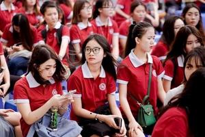 Hà Nội nghiêm cấm các trường thu phí giữ chỗ 