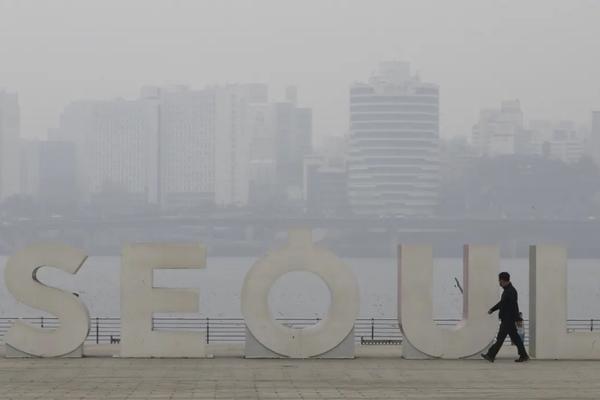 Thủ đô Seoul và các thành phố lân cận chìm trong bụi mịn