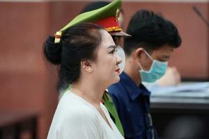 Bị cáo Nguyễn Phương Hằng được giảm án dù không kháng cáo