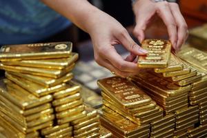 Thủ tướng yêu cầu xử lý ngay tình trạng chênh lệch giá vàng miếng trong nước và quốc tế