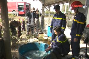 Công an tỉnh Sóc Trăng tiếp tục hỗ trợ nước sạch cho người dân đang bị hạn mặn 