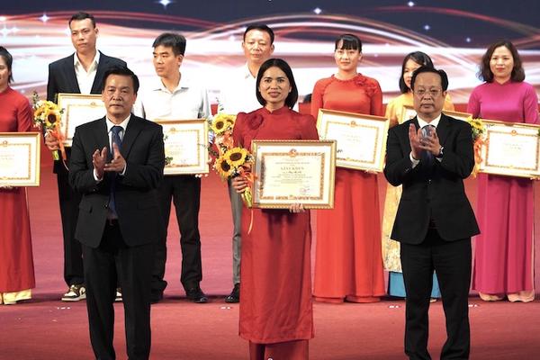Hà Nội tuyên dương, khen thưởng 142 giáo viên giỏi cấp THPT