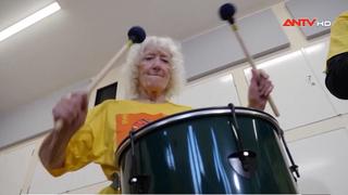 Lớp học đánh trống samba cho người mắc bệnh parkinson