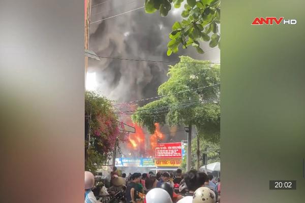 Sơn La: Cháy lớn tại siêu thị điện tử, điện lạnh