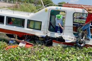Bắt tạm giam người điều khiển tàu khách trong vụ tai nạn trên sông Tiền