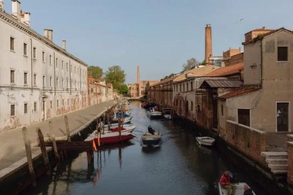 Vatican biến nhà tù thành siêu triển lãm Venice Biennale   