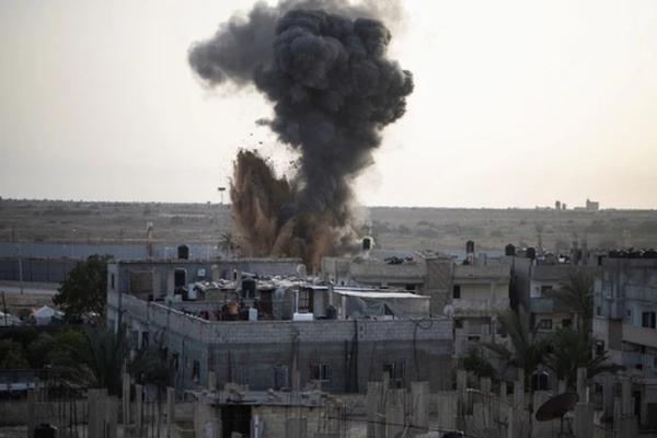 Israel tăng cường oanh kích dải Gaza