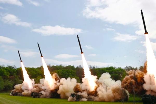 Triều Tiên thử nghiệm hệ thống tên lửa phóng loạt mới
