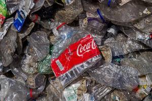 Coca cola gây ô nhiễm nhựa lớn nhất thế giới