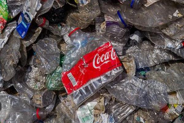 Coca cola gây ô nhiễm nhựa lớn nhất thế giới