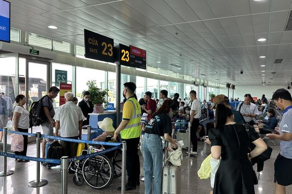 Sân bay Tân Sơn Nhất đón hơn 686.000 lượt khách trong cao điểm lễ 30/4 -1/5