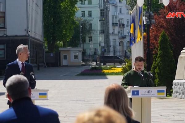 Tổng thư ký NATO thăm Ukraine