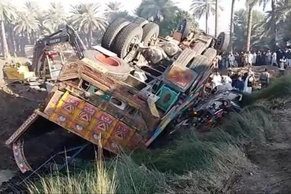 Pakistan: Tai nạn xe buýt khiến ít nhất 15 người thiệt mạng