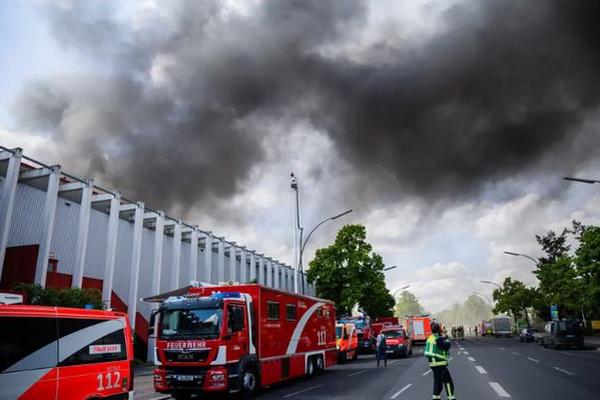 Cháy lớn tại nhà máy công nghệ kim khí ở Berlin