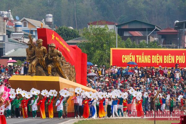 Không khí buổi tổng duyệt lễ kỷ niệm 70 năm Chiến thắng Điện Biên Phủ